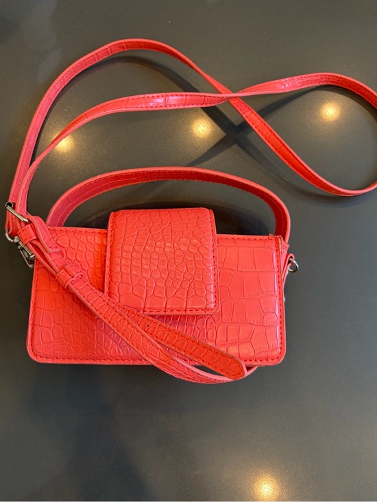 Source Unknown Handbags - Source Unknown Red Croc-Embossed Crossbody Bag